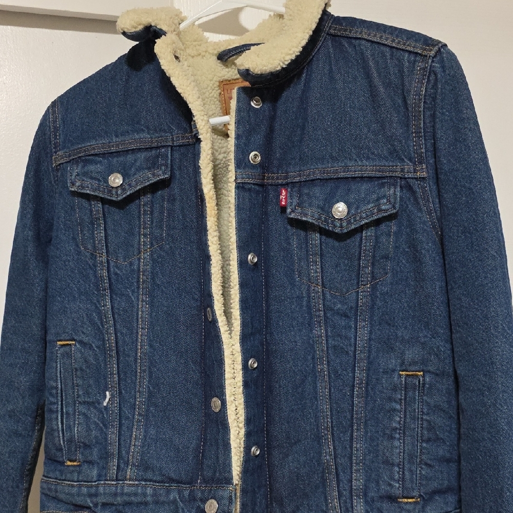 Levi's Classic Blue Denim Jacket with Sherpa Lining